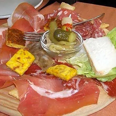 Elisa Отель Comano (Tuscany)