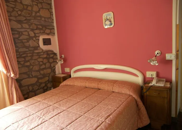 Elisa Hotel